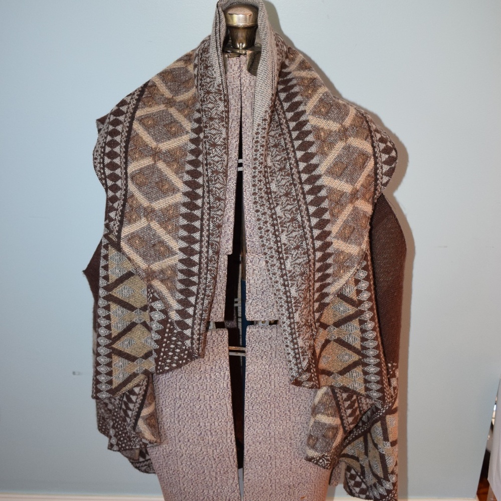 CHARLIE PAIGE Brown and Tan Aztec Print Cardigan/Shawl One Size Boho Festival